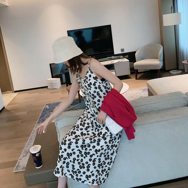 Korean Fashion Women dress Daisy Floral Dress Sling dress Black dress Long Dress Beach dress 现货 韩版 时