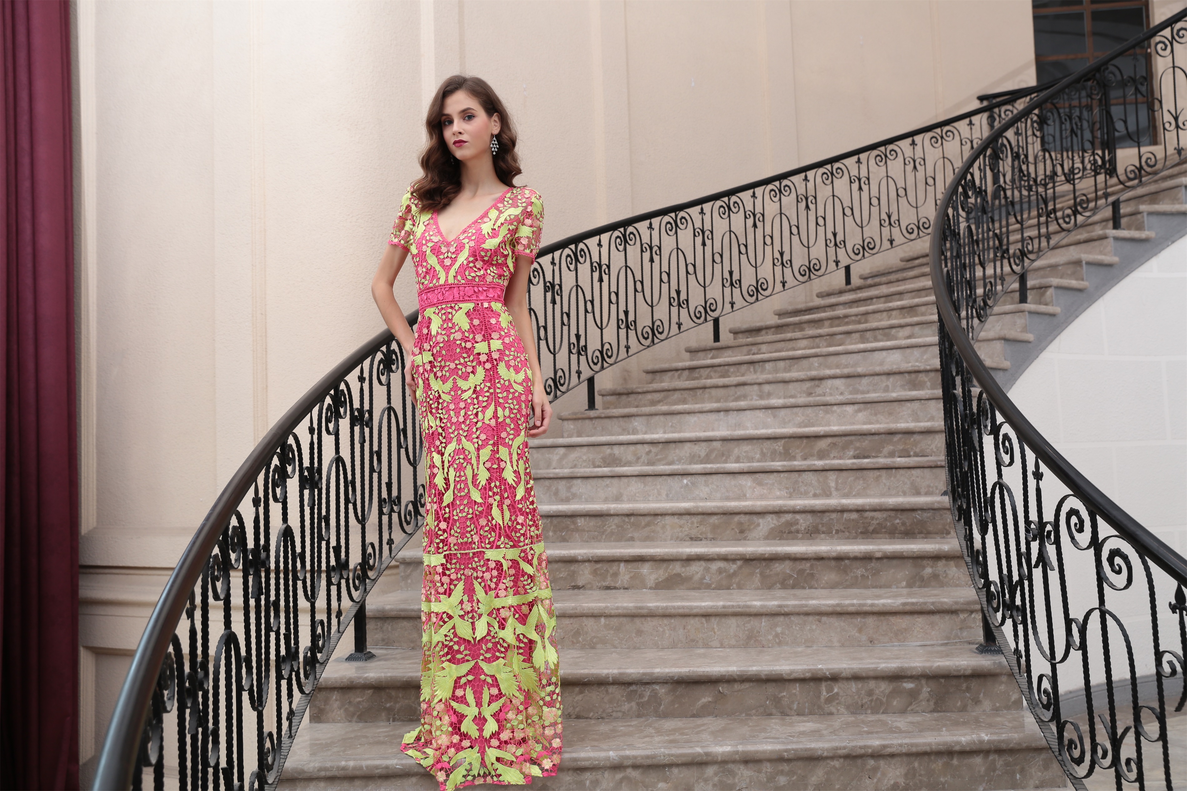 Guangzhou manufacturers direct embroidery evening dress V neck dress formal dress