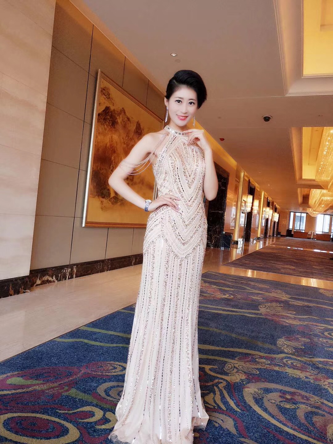 Fashion party halter neck crystal decoration Dubai dress luxury shiny slim slimming banquet dress