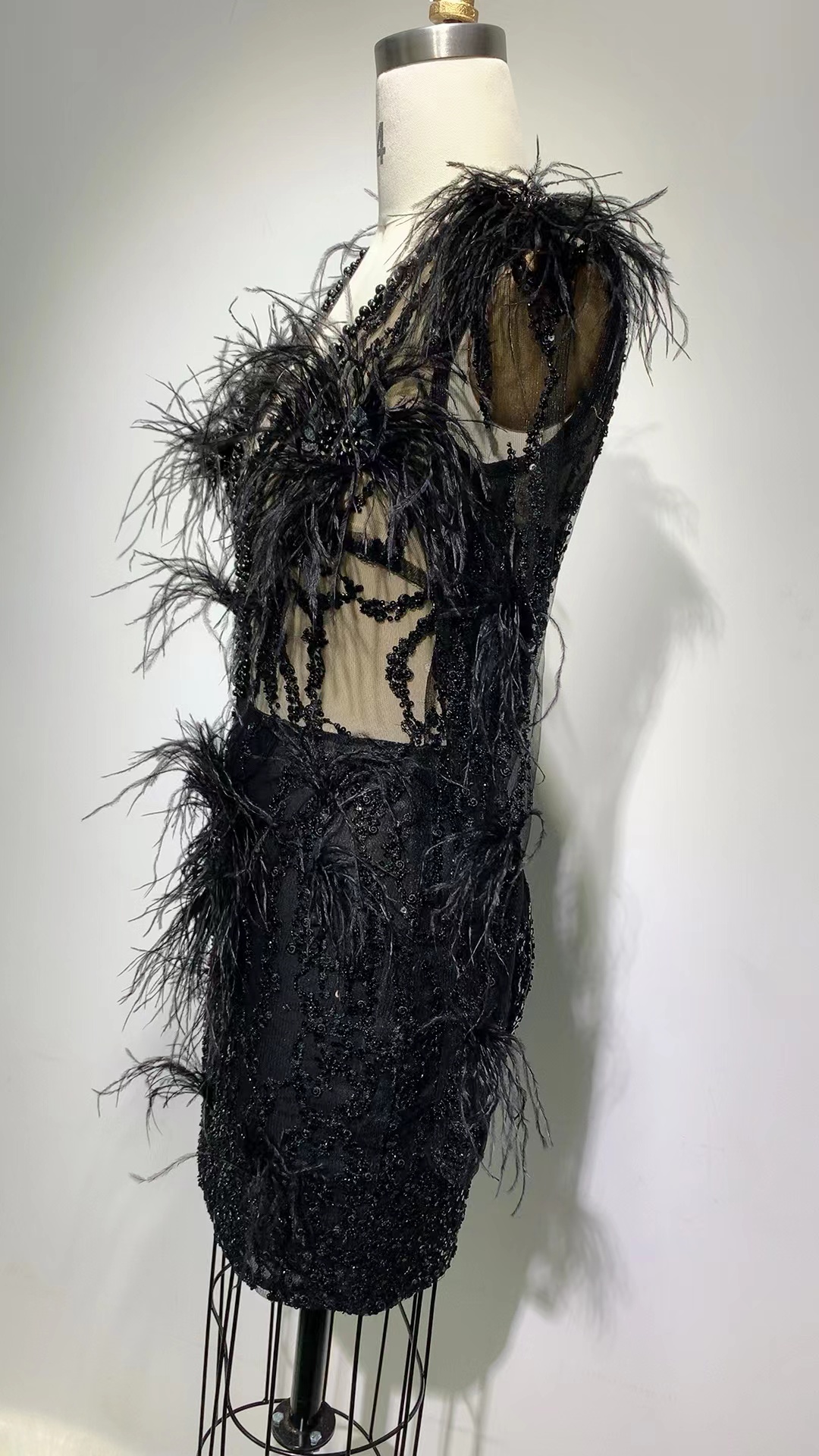 ED2166 Custom High Quality Embroidery Lace Sequin Beading Black Evening Dress With Feathers Gowns Fo