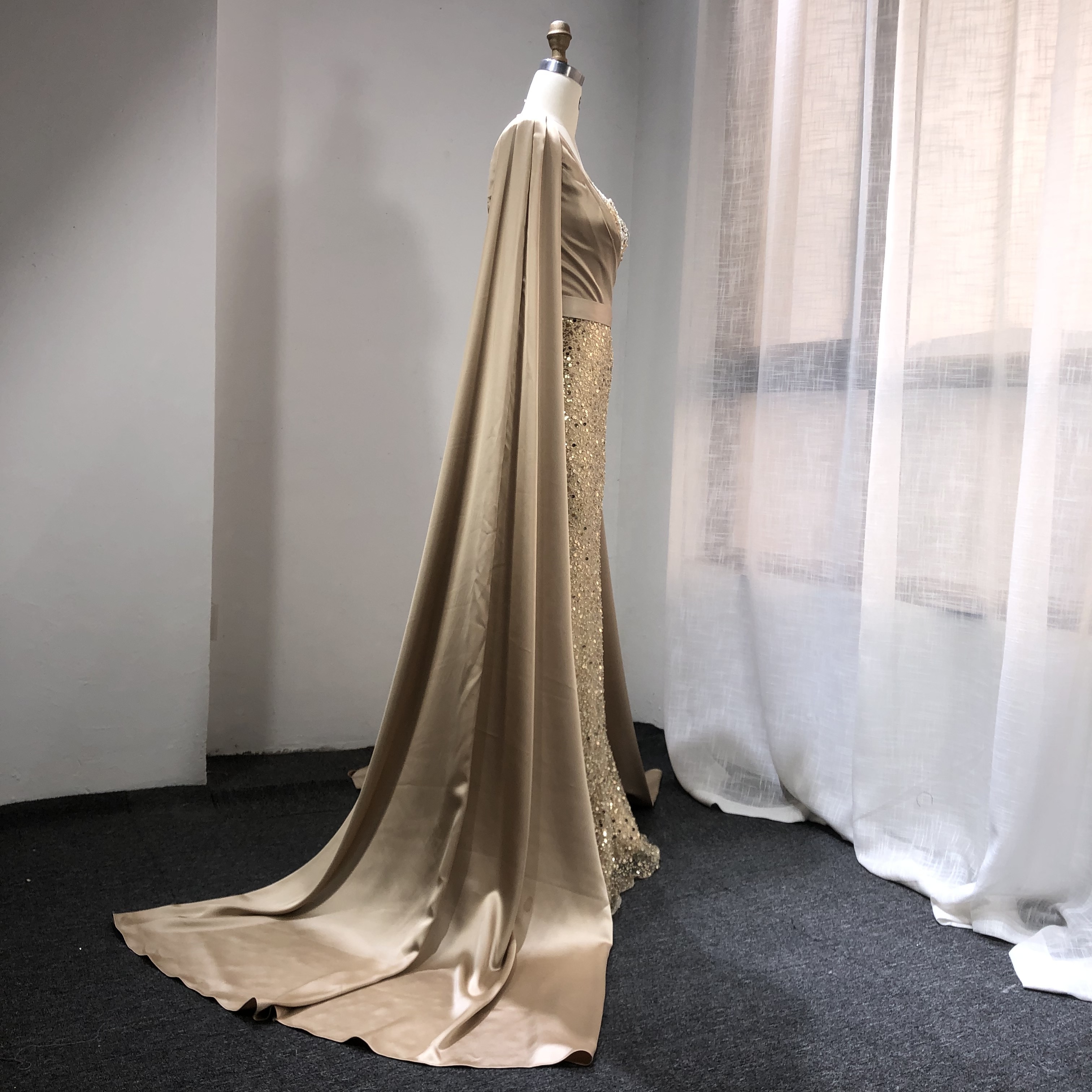 2021 Long Sleeves Mermaid Evening Dresses Long Satin Party Gowns Beading Elegant Evening Dresses For