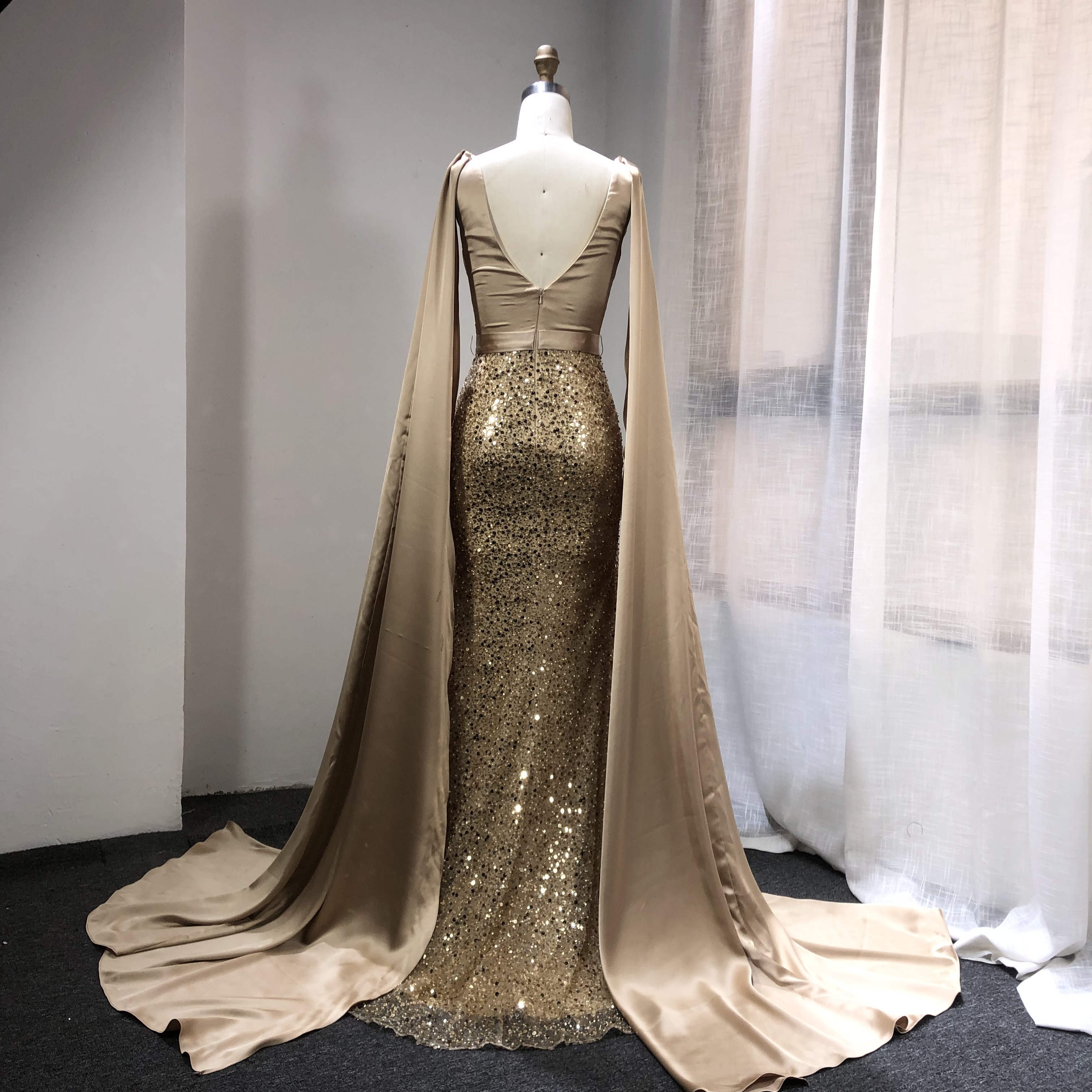 2021 Long Sleeves Mermaid Evening Dresses Long Satin Party Gowns Beading Elegant Evening Dresses For