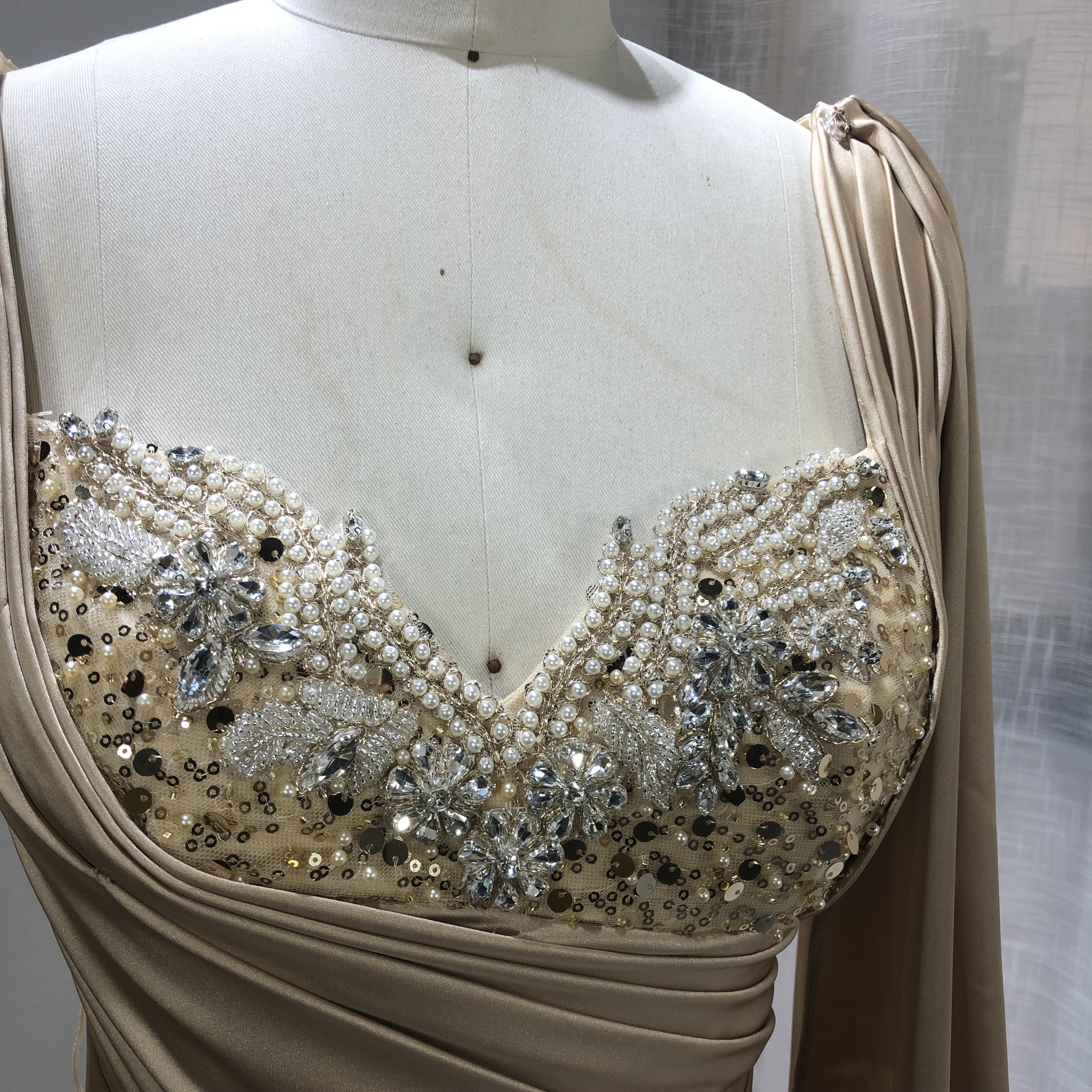 2021 Long Sleeves Mermaid Evening Dresses Long Satin Party Gowns Beading Elegant Evening Dresses For