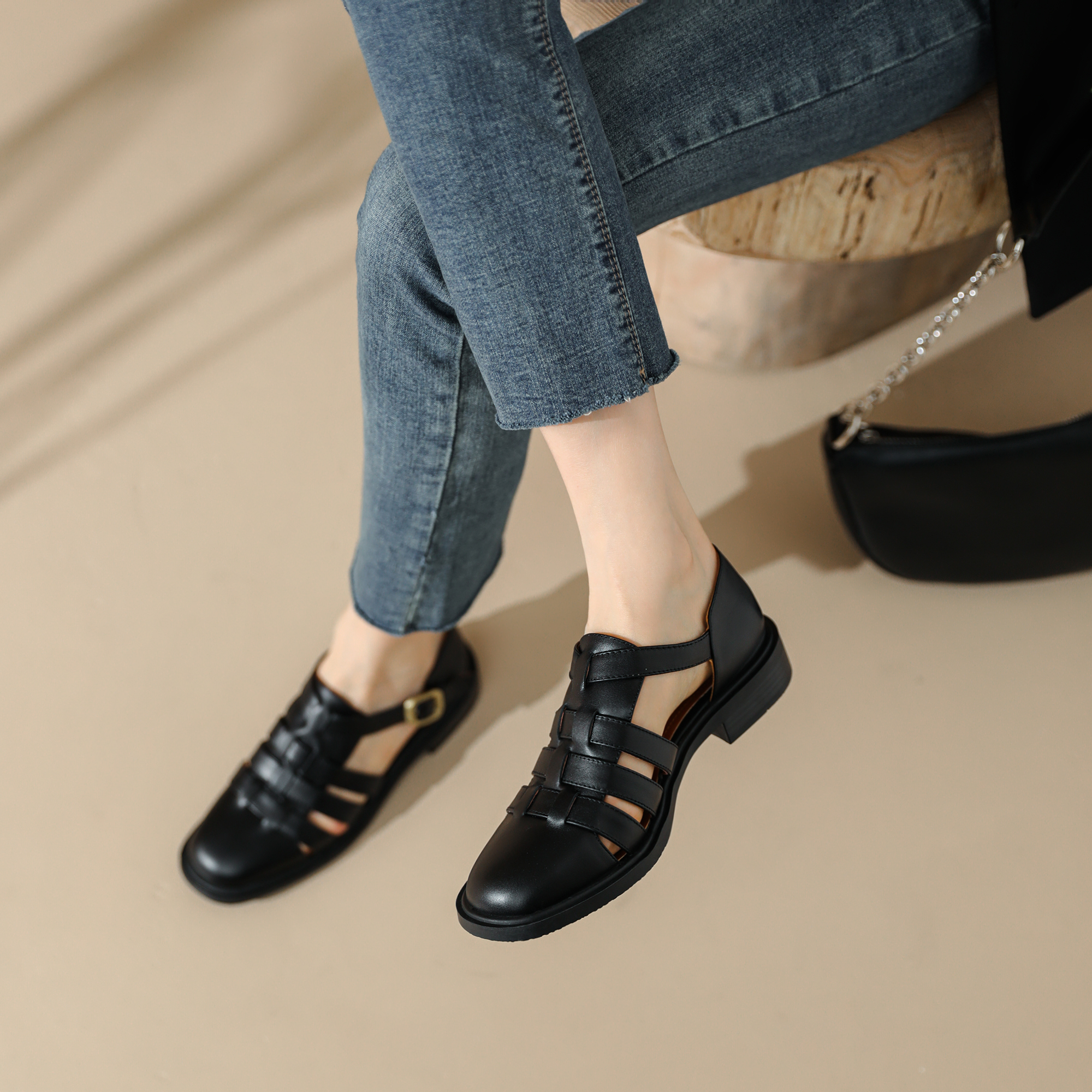 New Arrival Roman Style Round Toe Buckle Strap Lea