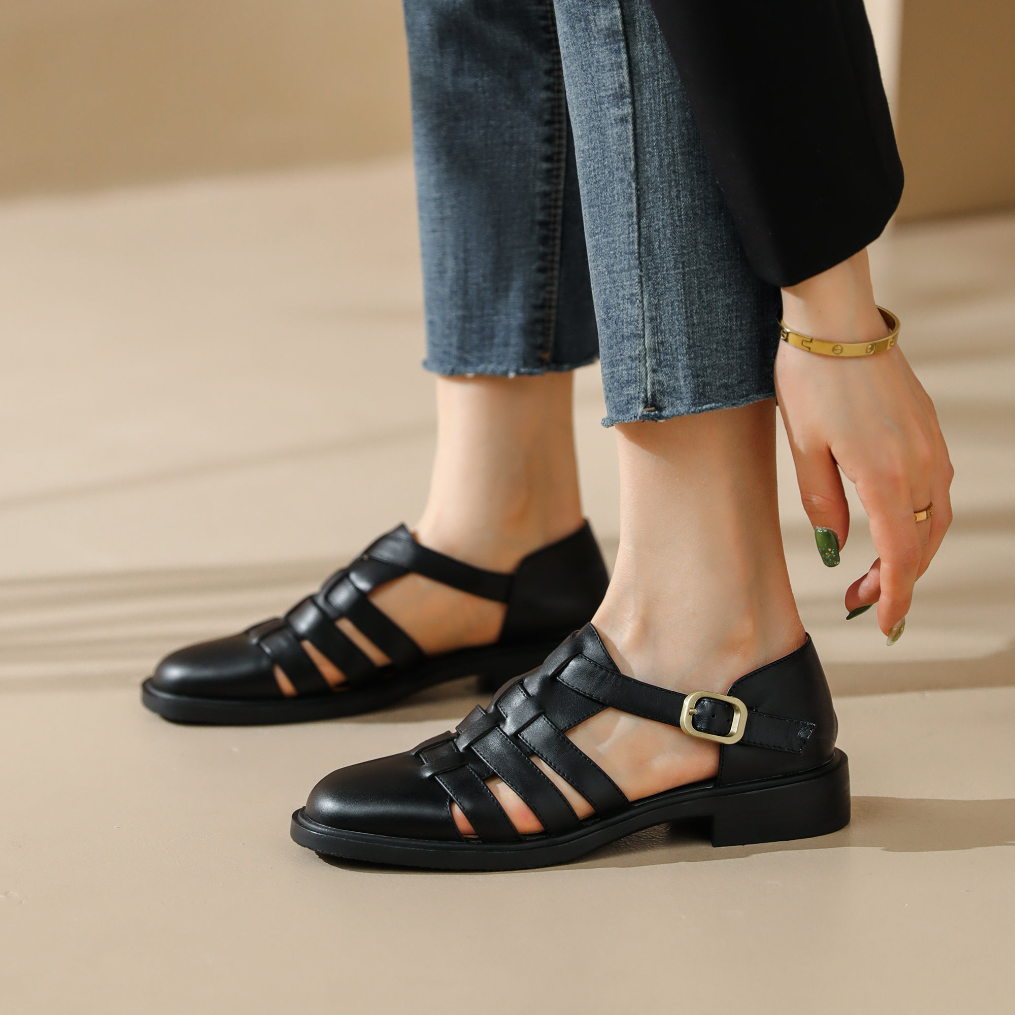 New Arrival Roman Style Round Toe Buckle Strap Lea