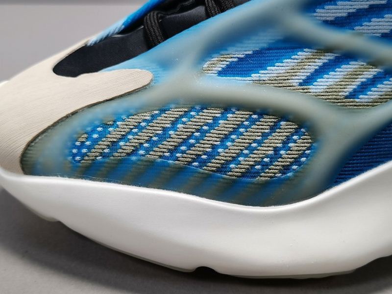 Factory Price Original Yezzy  700 V3 Running Sneakers Men Shoe Fashion Comfortable Sports Putian Lux