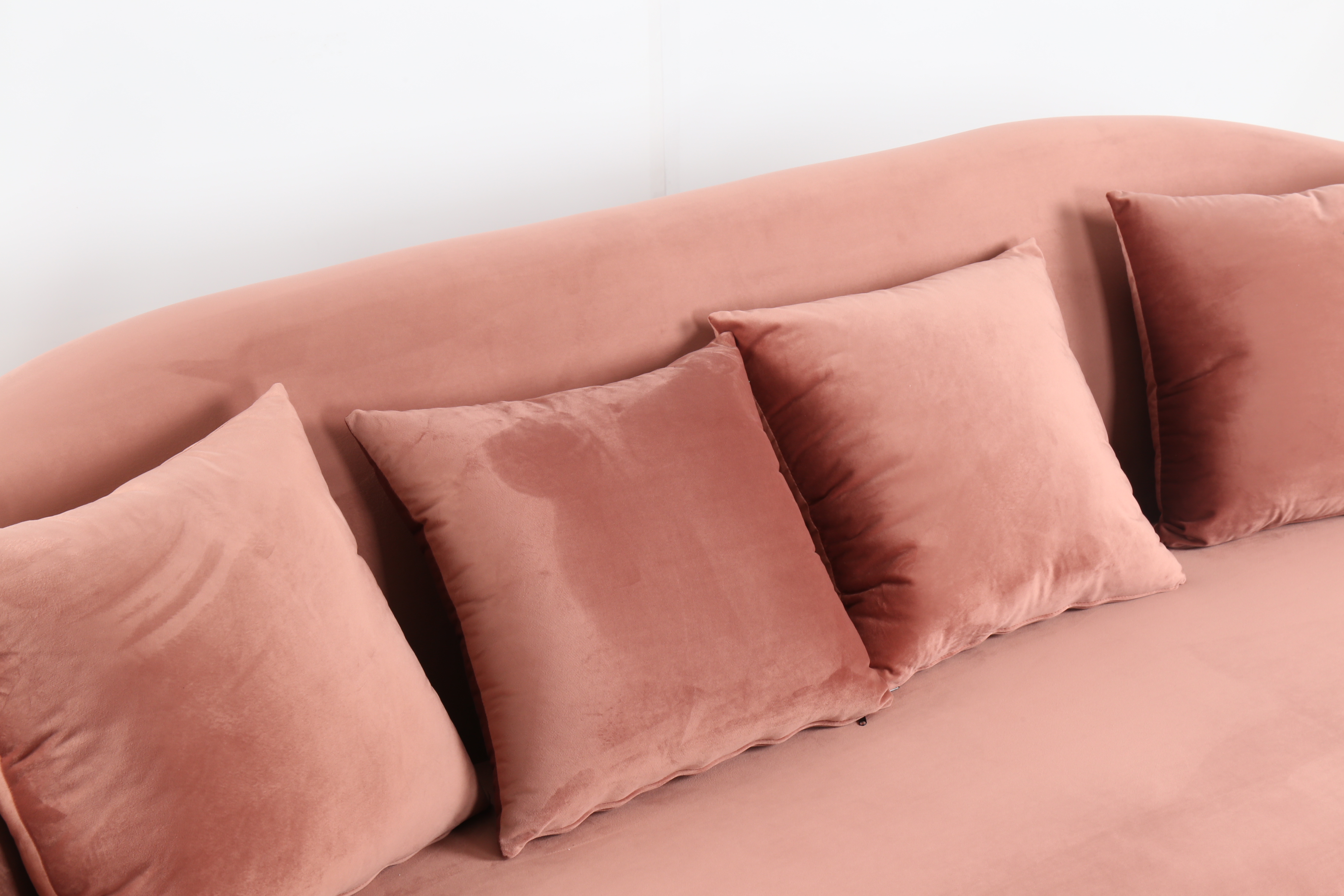 Pink Curved Modern Furniture Sleeping Couch Fabric Velvet Living Room Sofa with Gold Base Feet High 