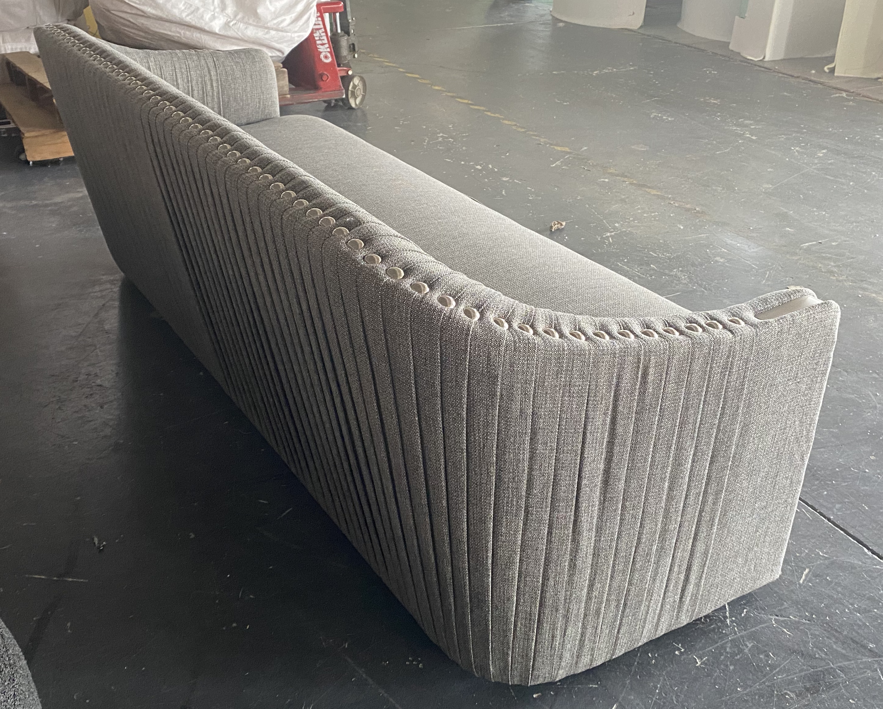 Factory direct sales nordic luxury fabric velvet  boucle curved tufted  sofa modern living room furn