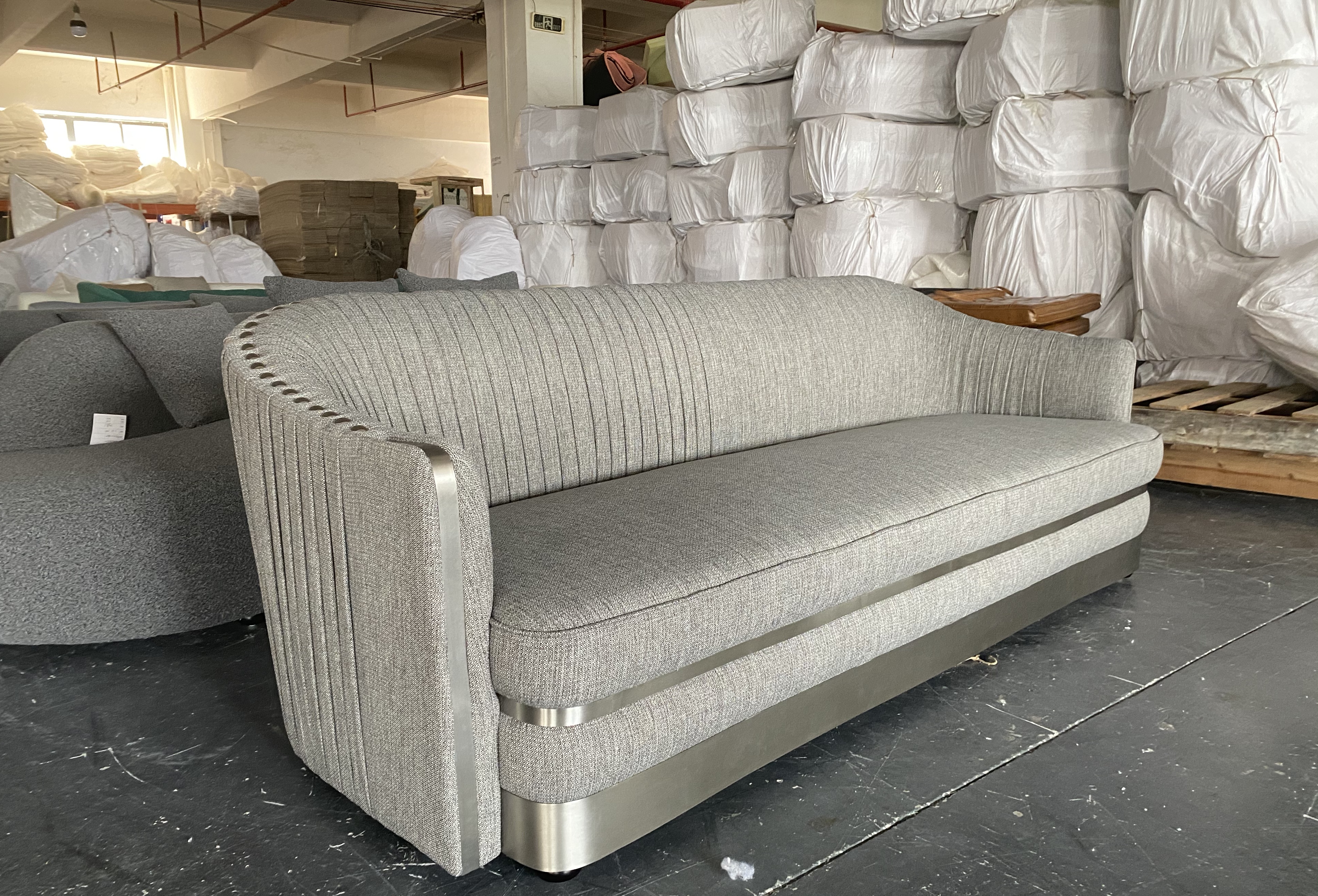 Factory direct sales nordic luxury fabric velvet  boucle curved tufted  sofa modern living room furn