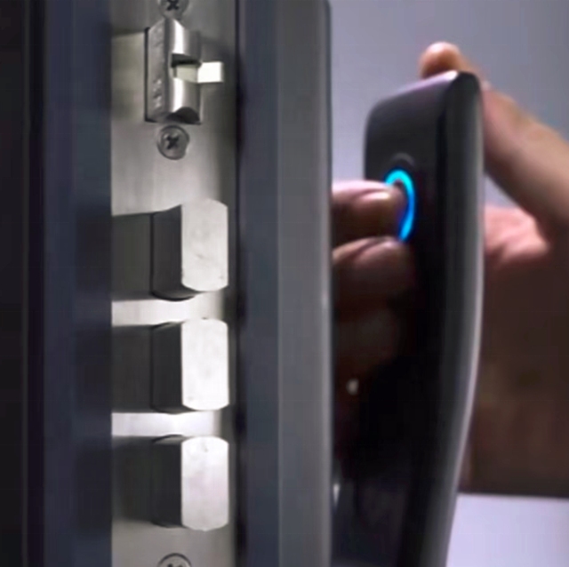 High Security Aluminum Alloy Black Built-in Camera Tuya App Control Fingerprint Smart lock digital l