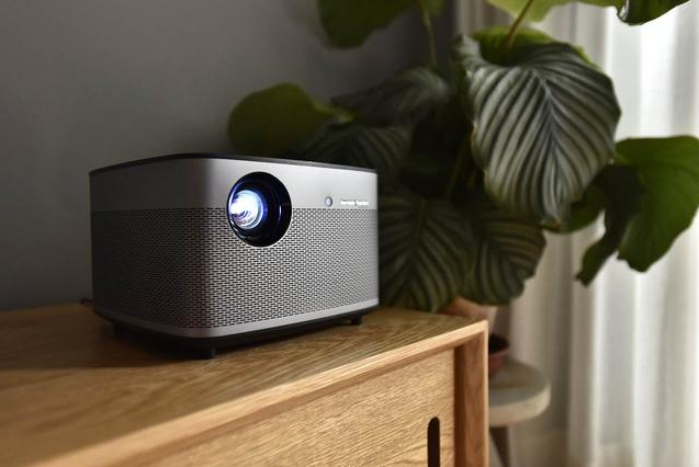XGIMI H3 full HD 1080P smart projector  with 1900 ANSI lumens  3D small portable wall home theater p