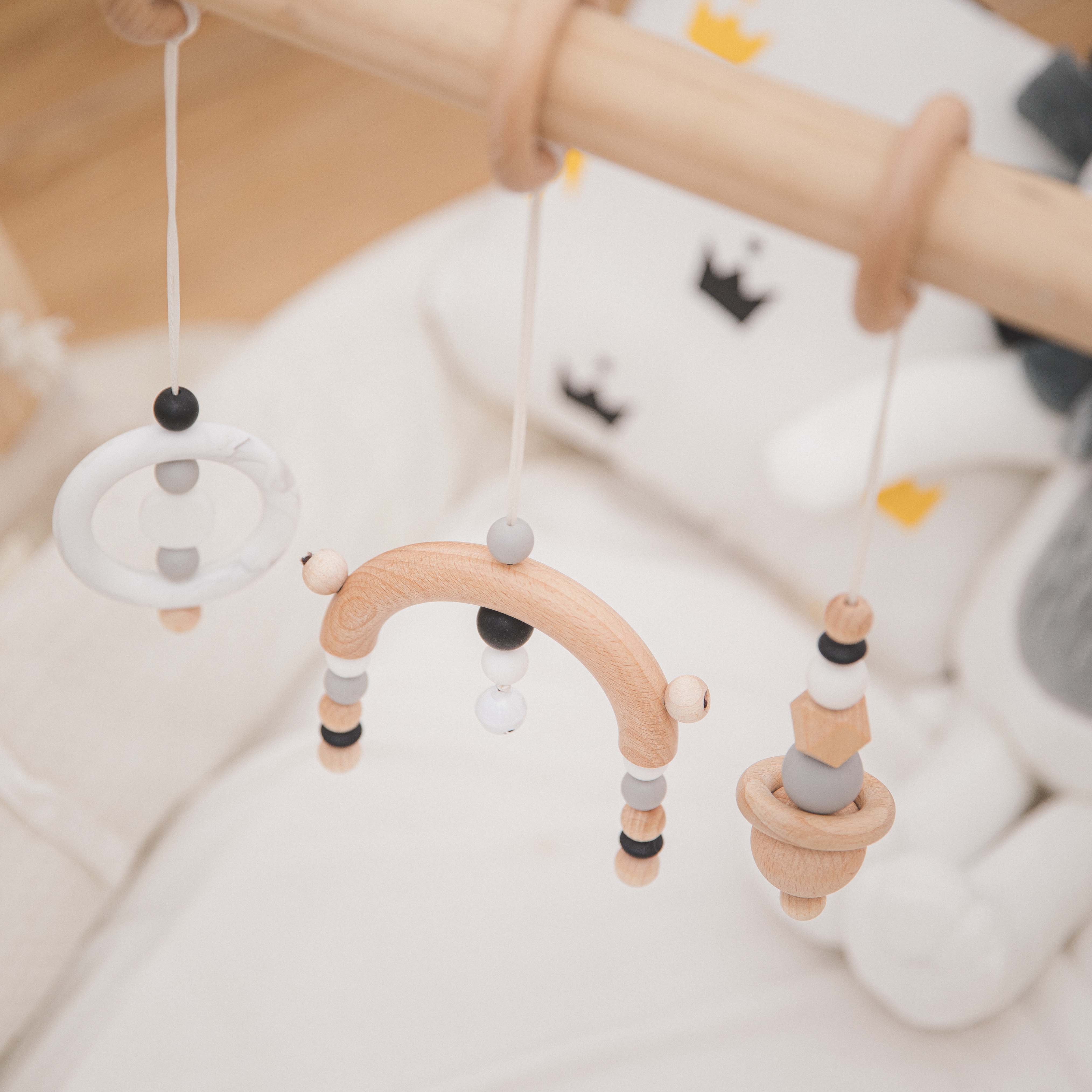 Cartoon Wooden Baby Gym Rack Hanging Baby Playing 