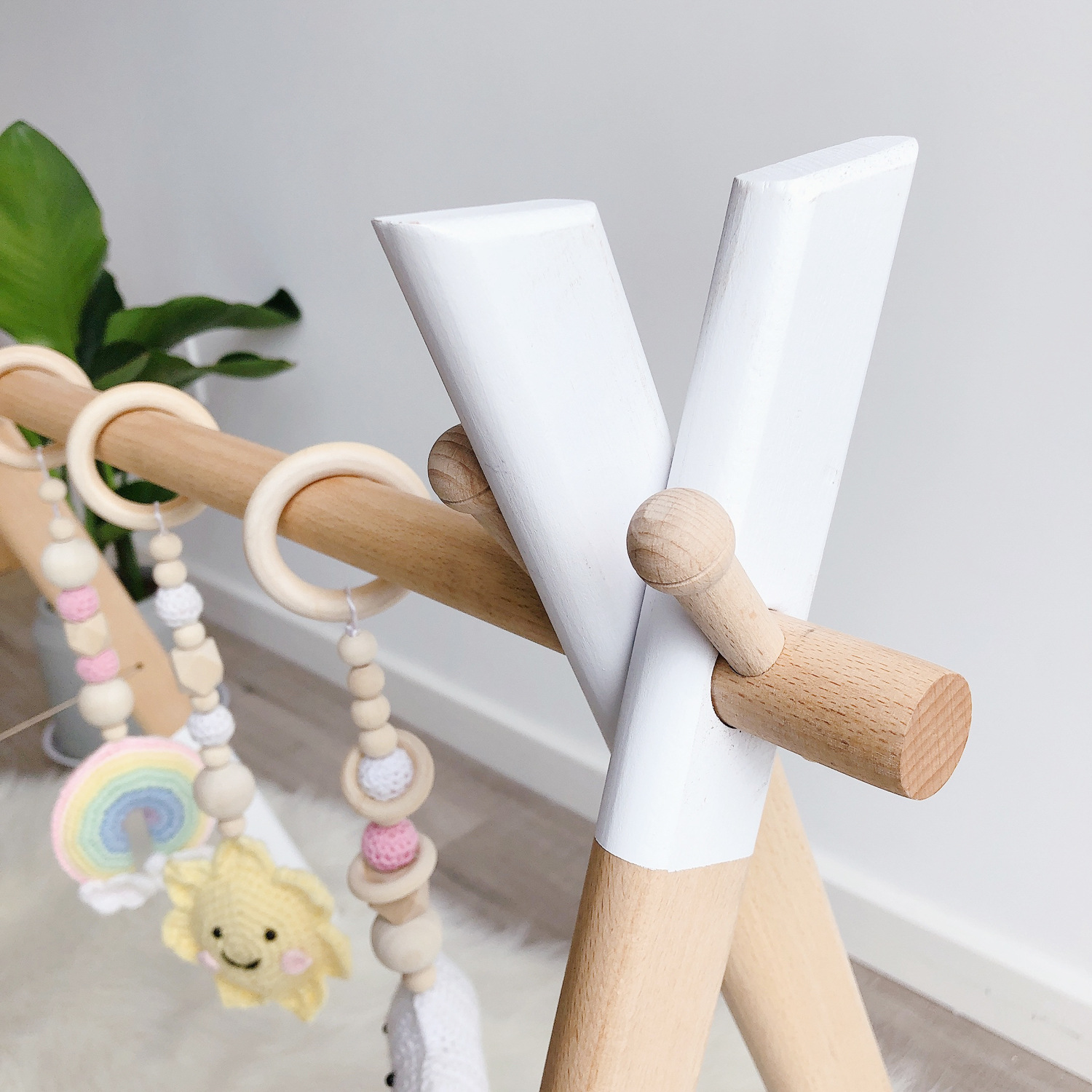 New design solid wood baby play gym toys with hang