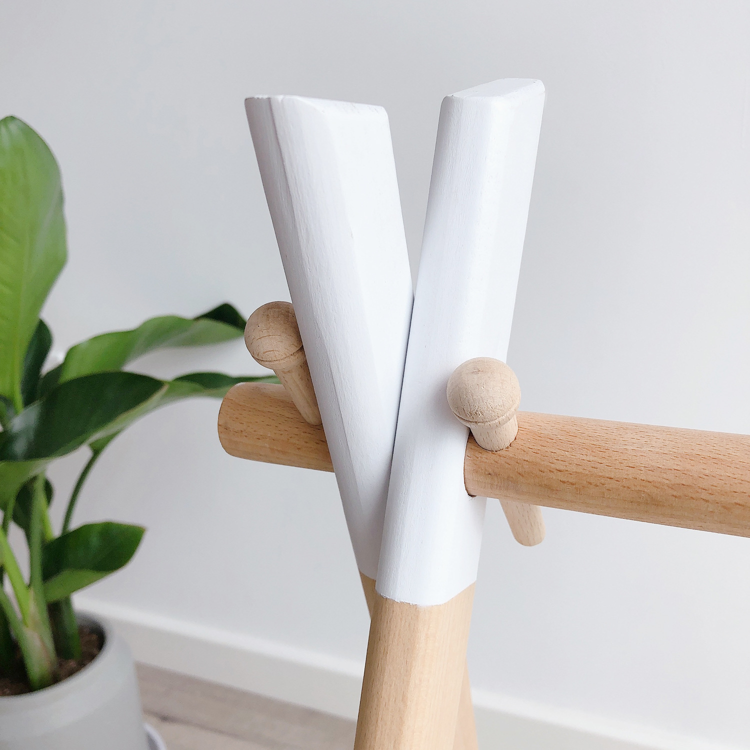 New design solid wood baby play gym toys with hang