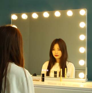 New Hollywood style LED makeup mirror, used for makeup and dressing table in beauty salon, with touc