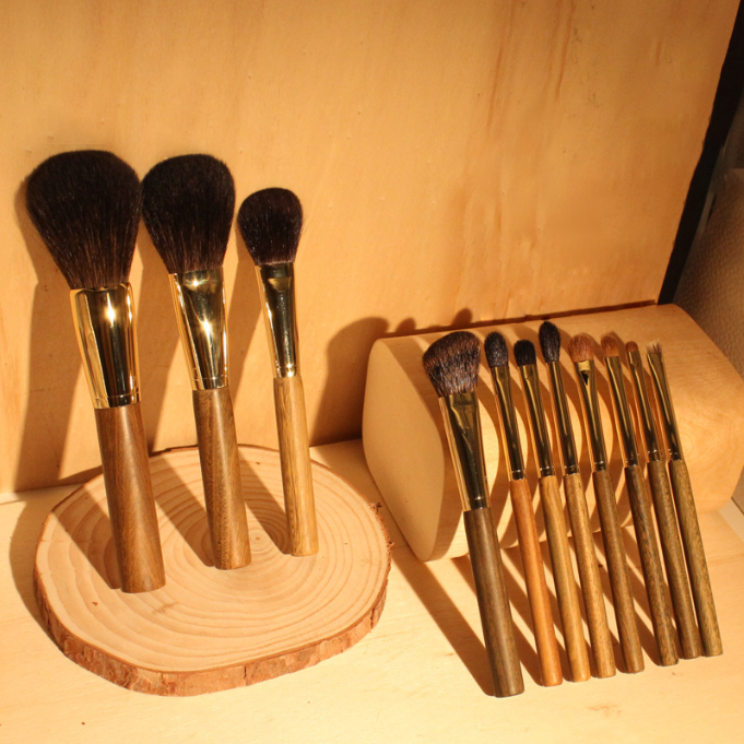 OUMO- 11pcs luxury grey squirrel hair green sandalwood handle makeup brush set with private label  n