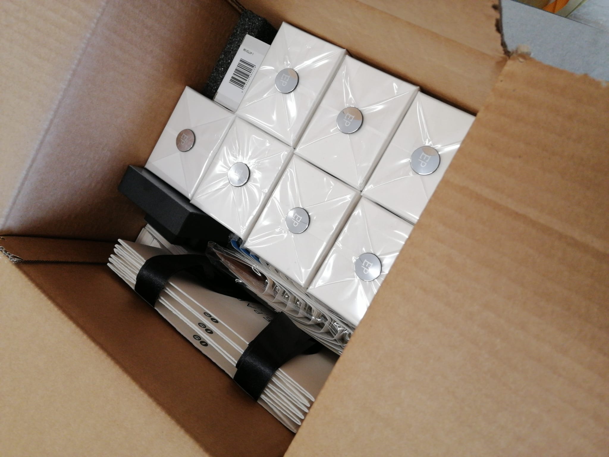 Full Set of eighteen Eau de pafums and Extrait de parfums 100 ml and 100 ml of different scents for 