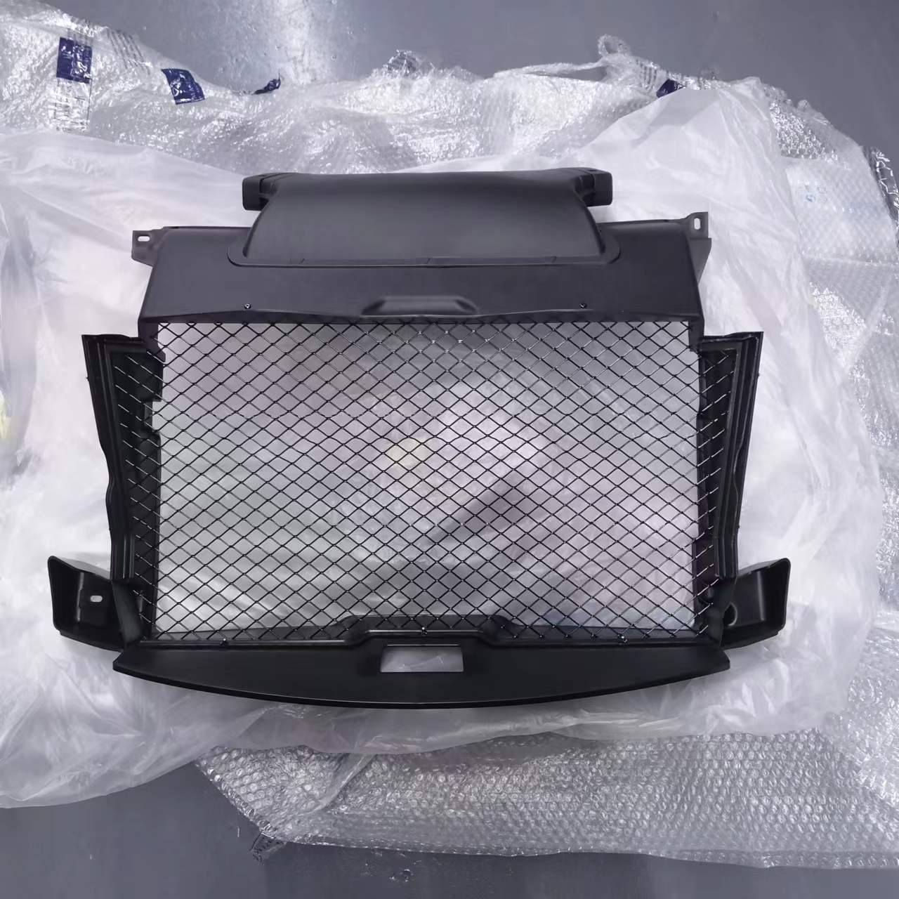 Auto parts bumper OEM 670001328 is suitable for maserati Ghibli  Quattroporte  M156 air hood