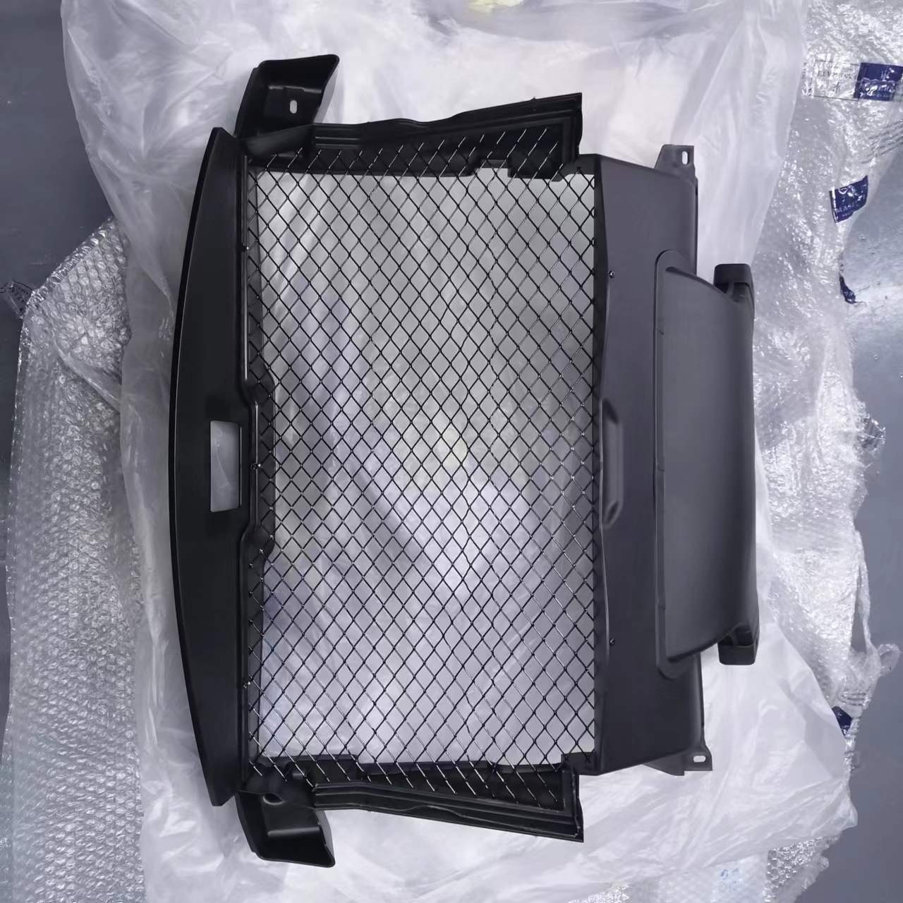 Auto parts bumper OEM 670001328 is suitable for maserati Ghibli  Quattroporte  M156 air hood