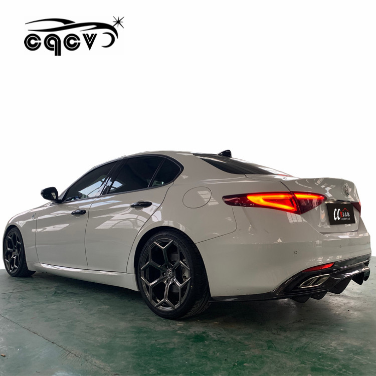 Hight quality body kit for Alfa Romeo auto parts rear bumper and carbon fiber rear diffuser rear spo