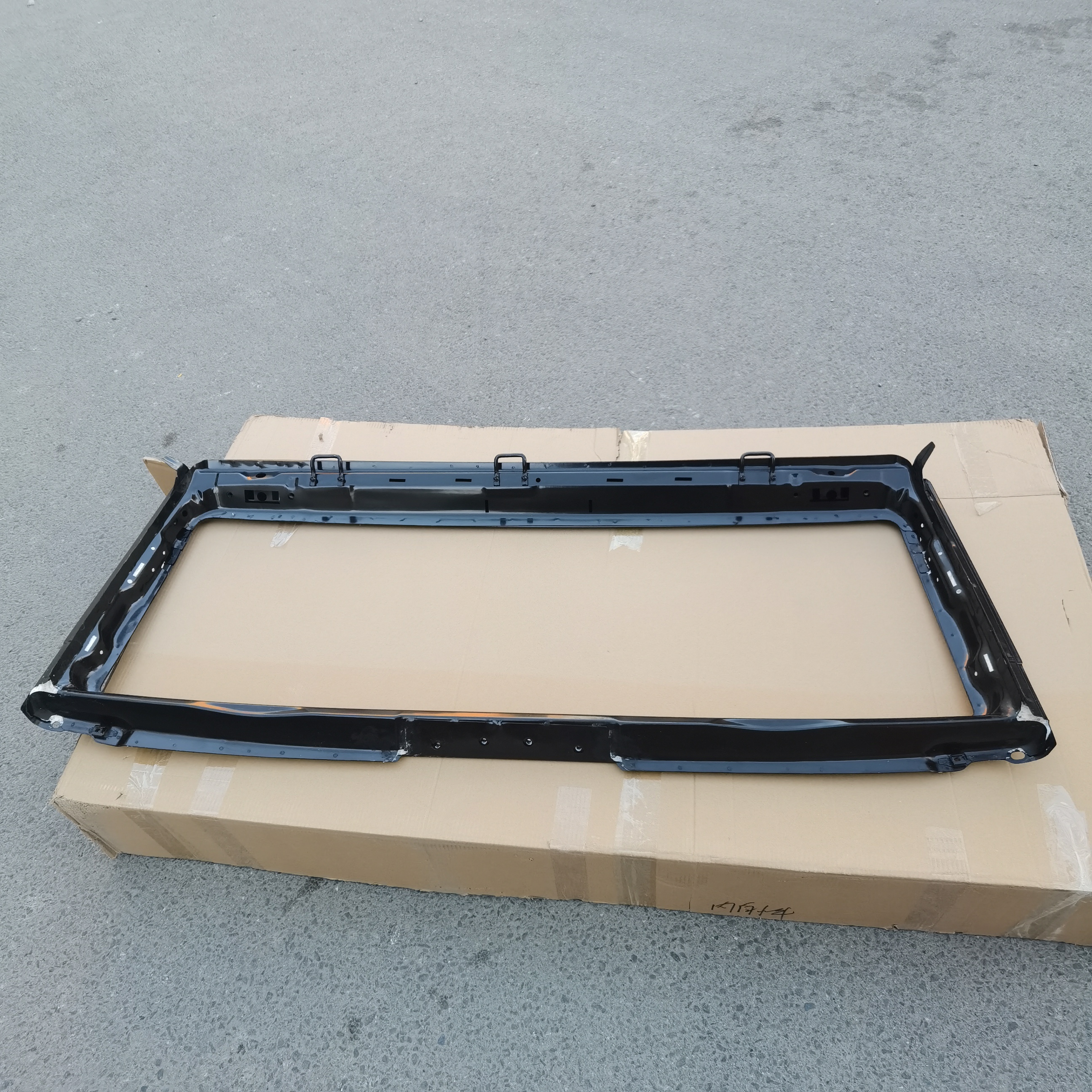 68028605AA Chinese Auto Spare Parts Front Windshield Frame Fit For 2008-2017 Jeep wrangler