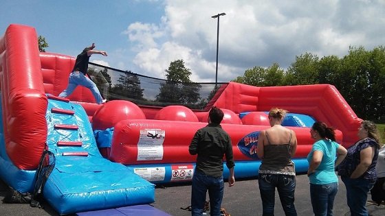 dual big baller inflatable wipeout sport game Inflatable wipeout obstacle courses Wipedout Challenge