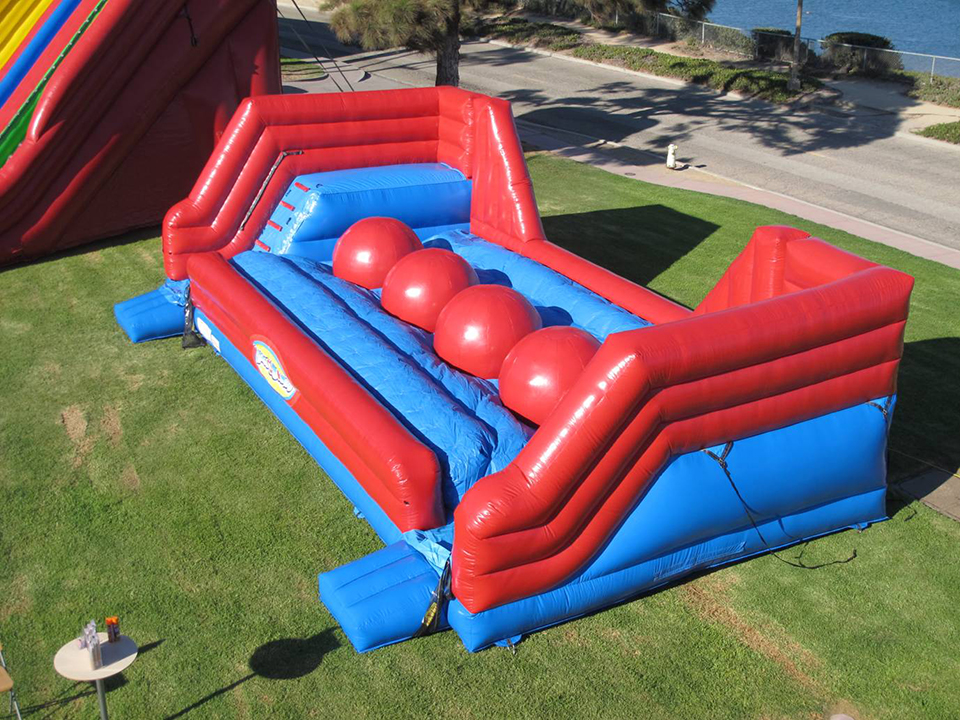 dual big baller inflatable wipeout sport game Inflatable wipeout obstacle courses Wipedout Challenge