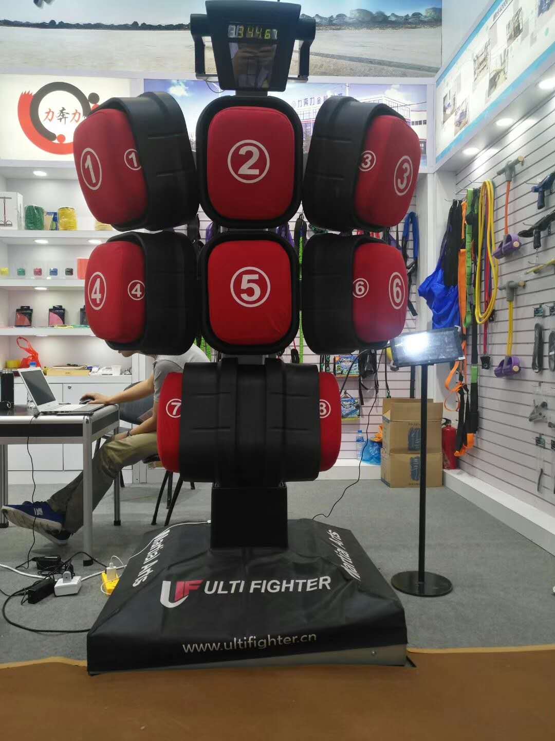Factory Patented  Interactive Robot martial Dummy Kick Punching Bag Boxing Equipment Machine For Box