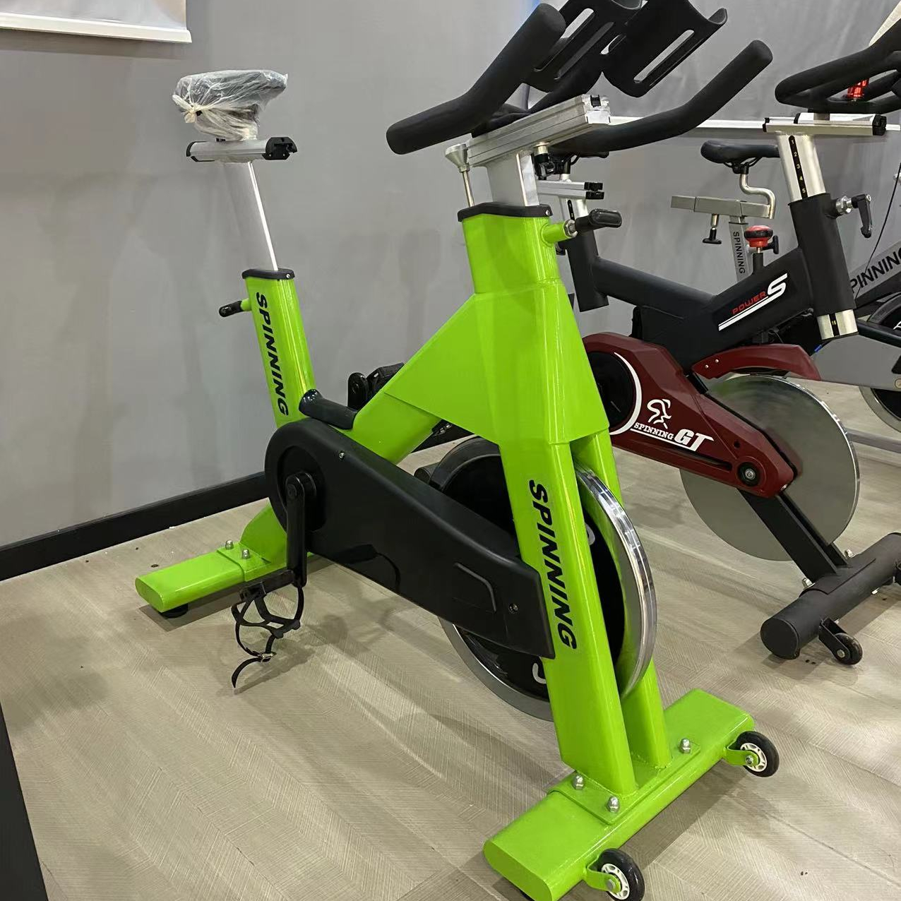 Online spin bike High-end Commercial Stationary Bike Sport Green Spinning Bike