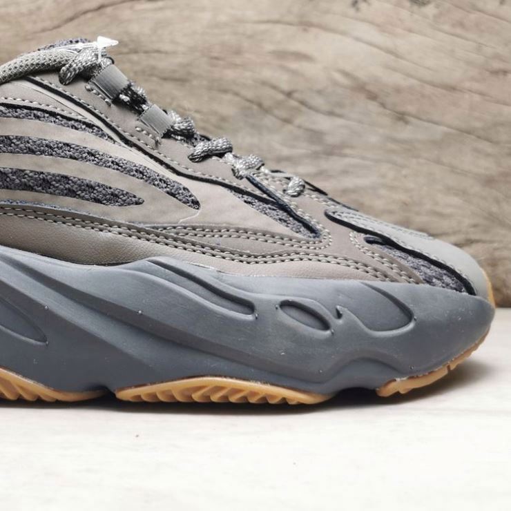 Wholesale 2021 Fashionable Shoes High Og Quality Yezzy 700 Sport Running Walking Style Sport Casual 