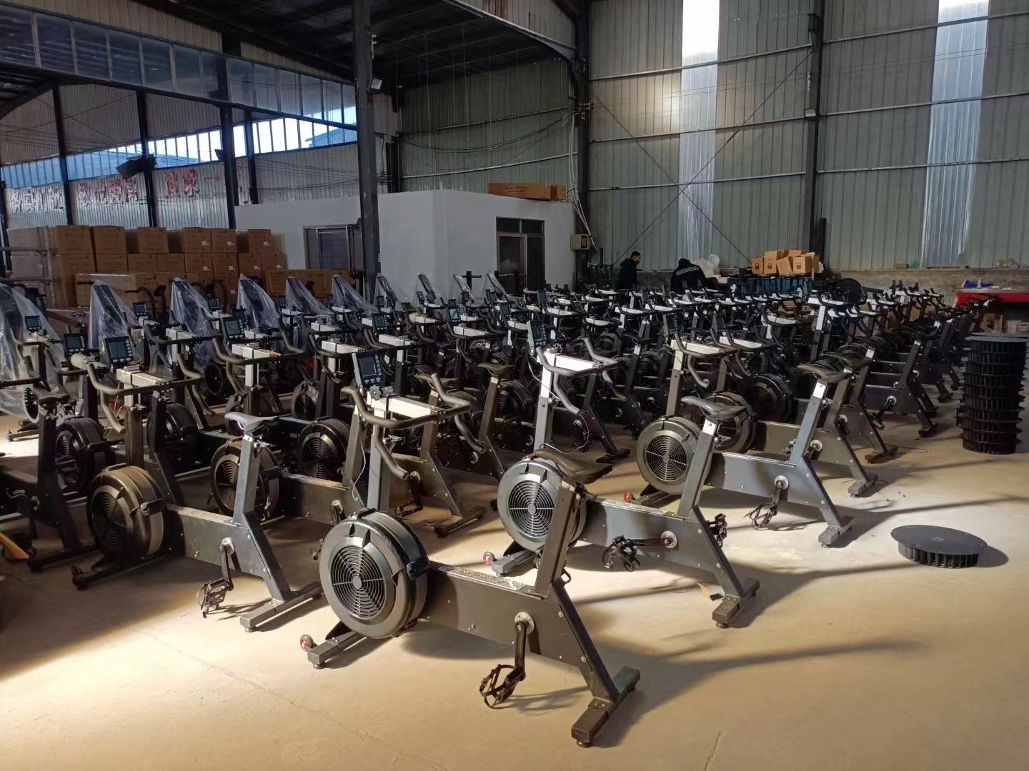 2022 New Design Commercial Gym Equipment Fitness Exercise Air Bike Belt Driven AirBike