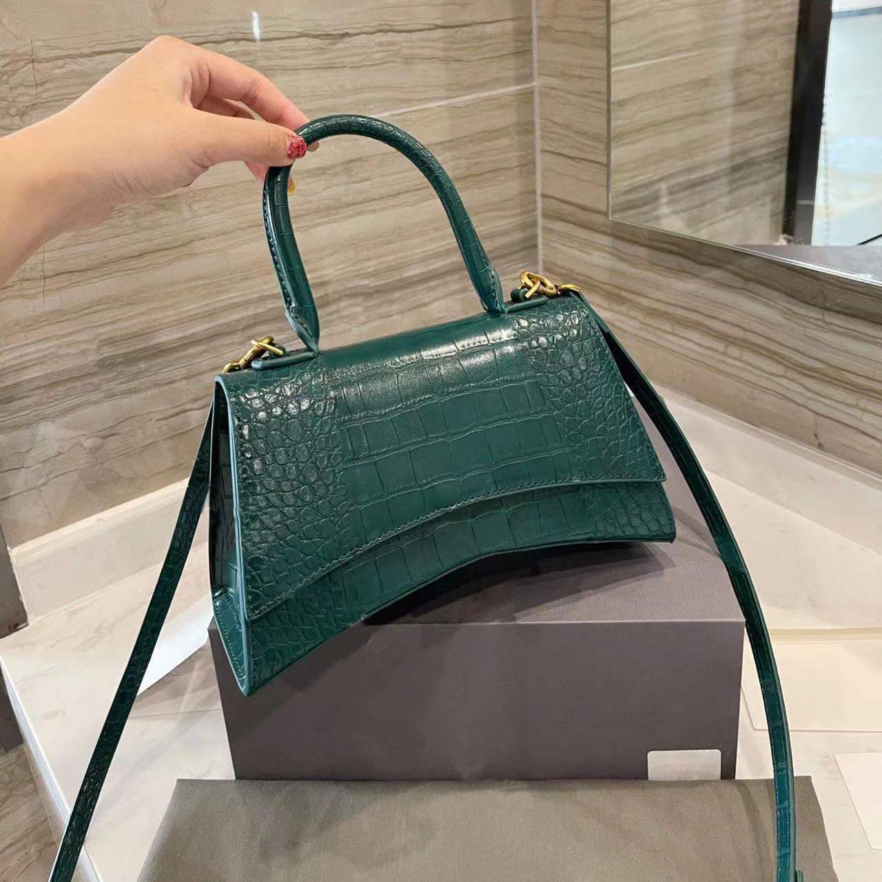 Designer Bags Women's  Crocodile Pattern Trendy Shoulder Crossbody Bags Half Moon Luxury Handle Leat