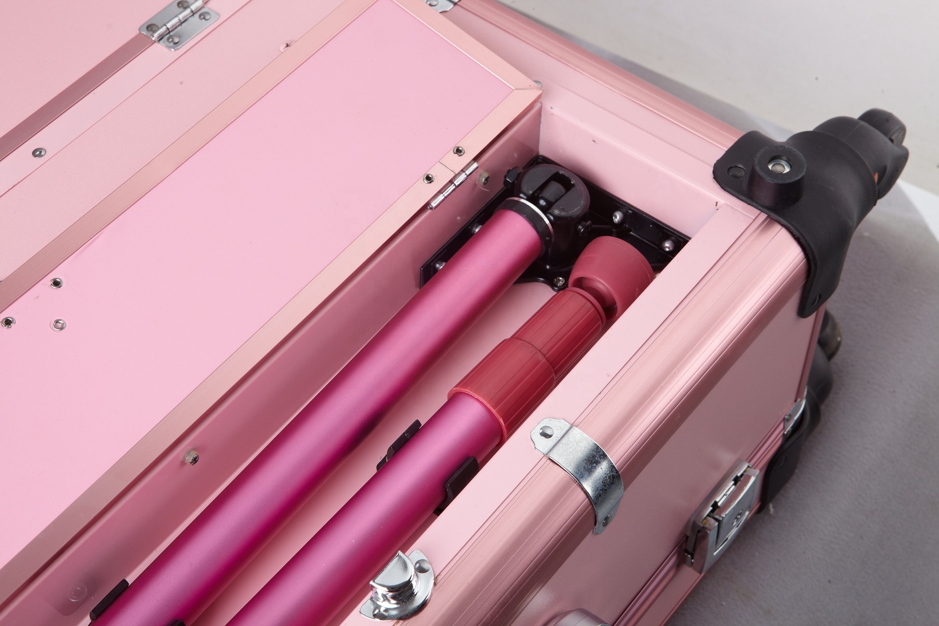 Professional factory detachable stand pink aluminum portable travel vanity cases LED dimming mirror 