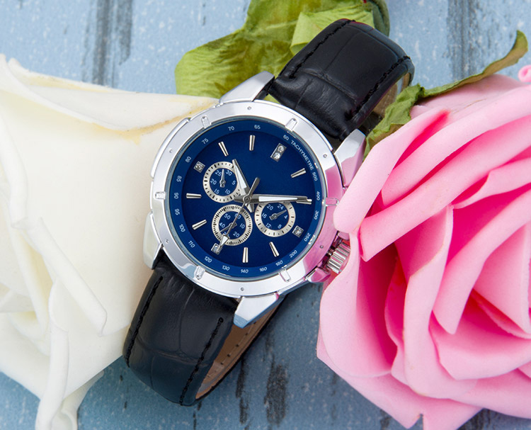 Wholesale fashion quartz watches men or women cust