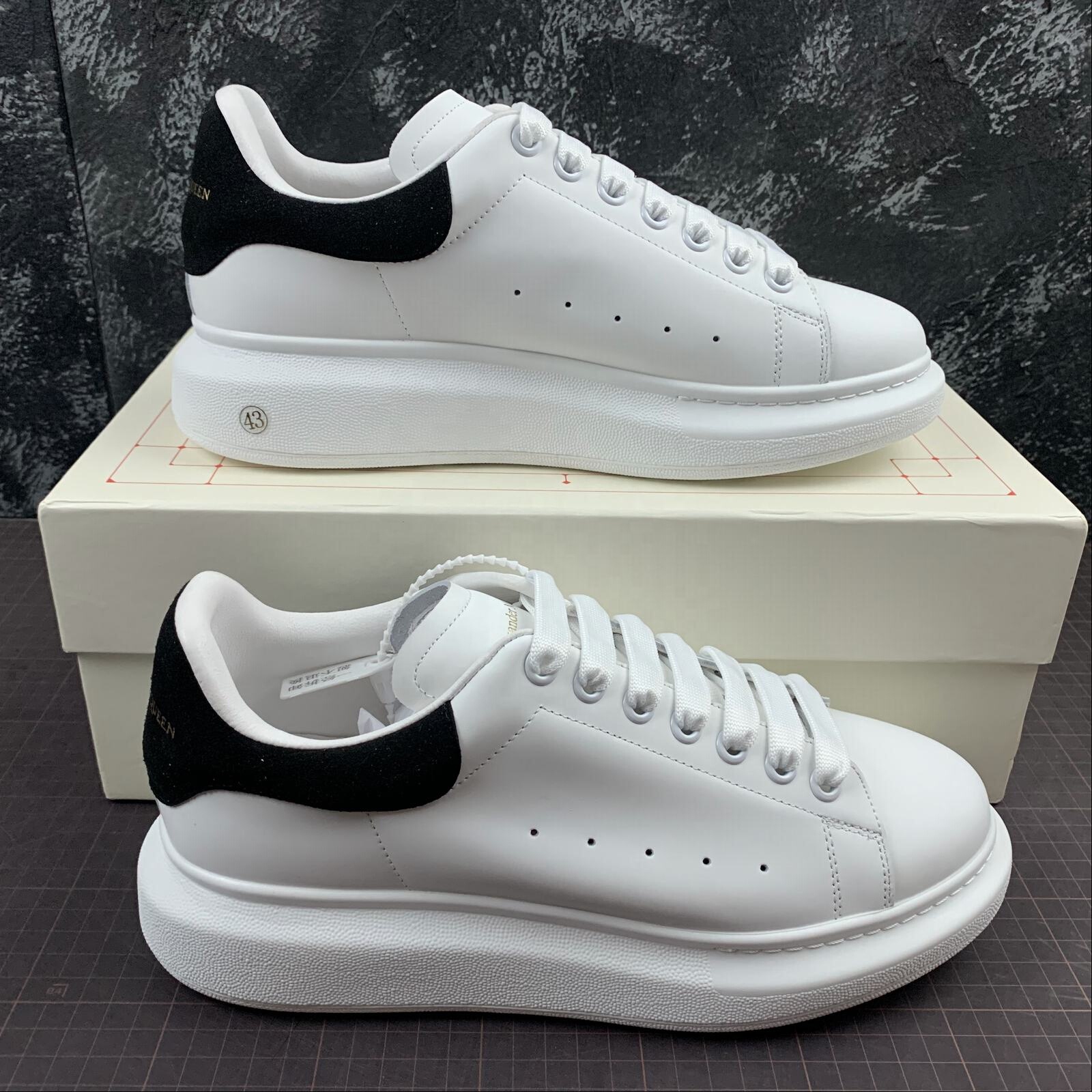 top quality original alexand mcqueen fitness walking style shoes men's women's casual shoes white ot