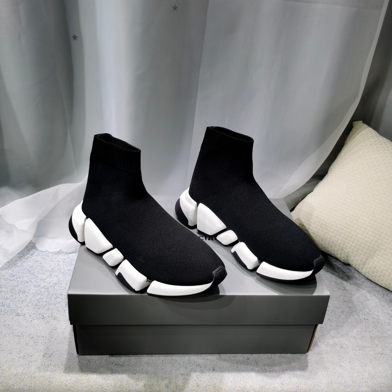 2021 Wholesale High Quality Fashionable Best-selling Brand Trainers Men Women Casual  Sock Shoes