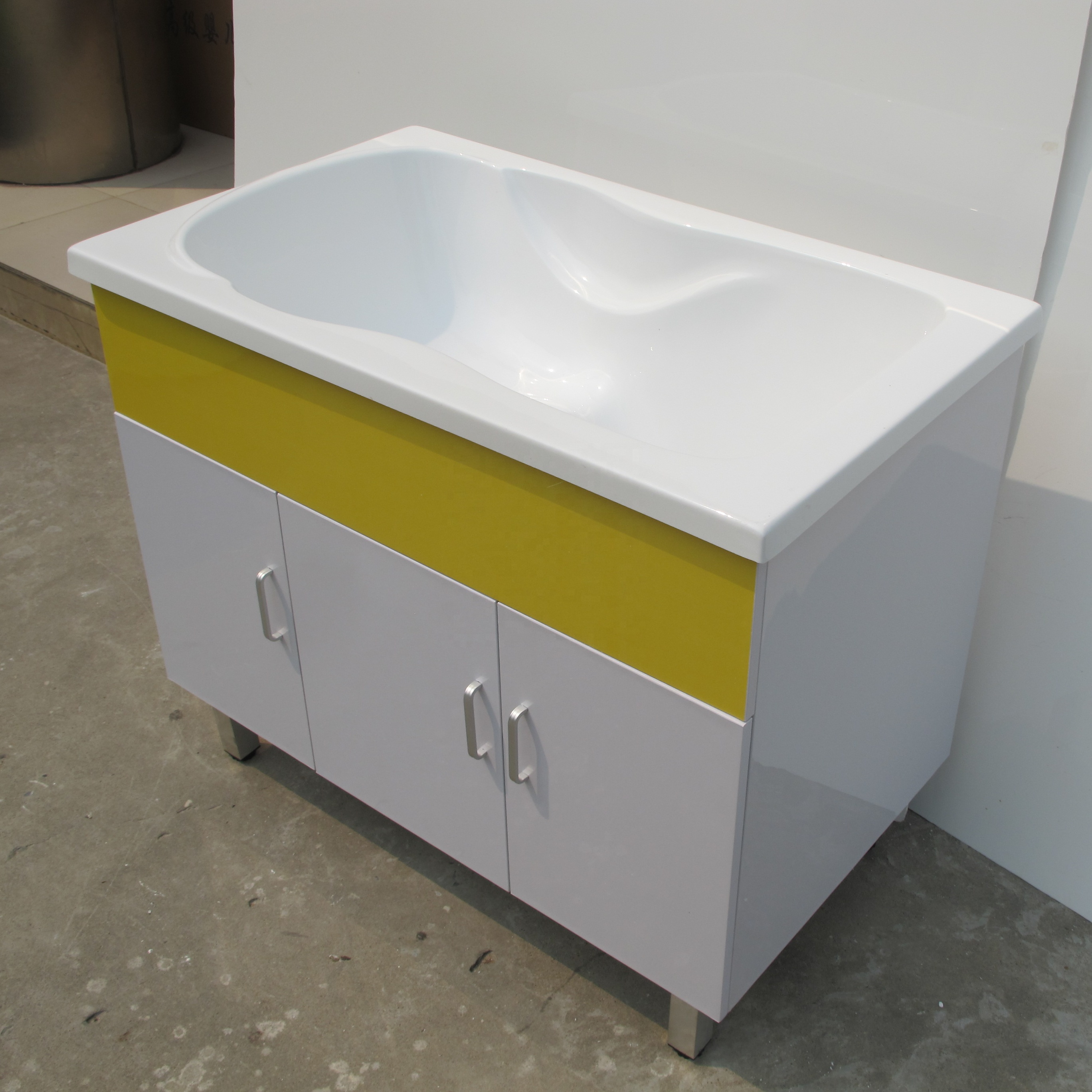 Freestanding Bathtub Acrylic Baby Bathing Tub with Cabinet