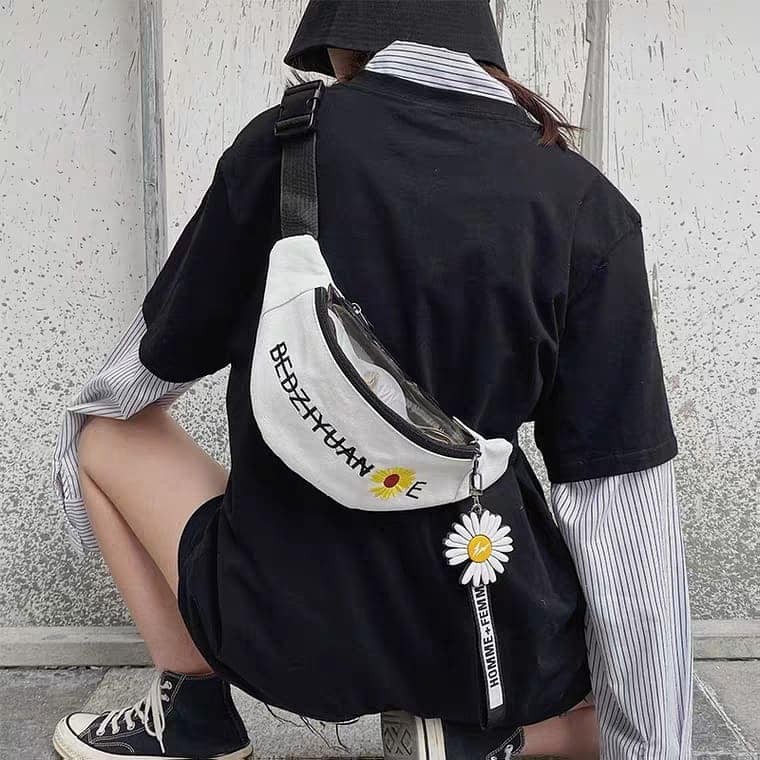 【Clear Stock】Korean Fashion Cute Daisy Couple Canvas Chest Bag
