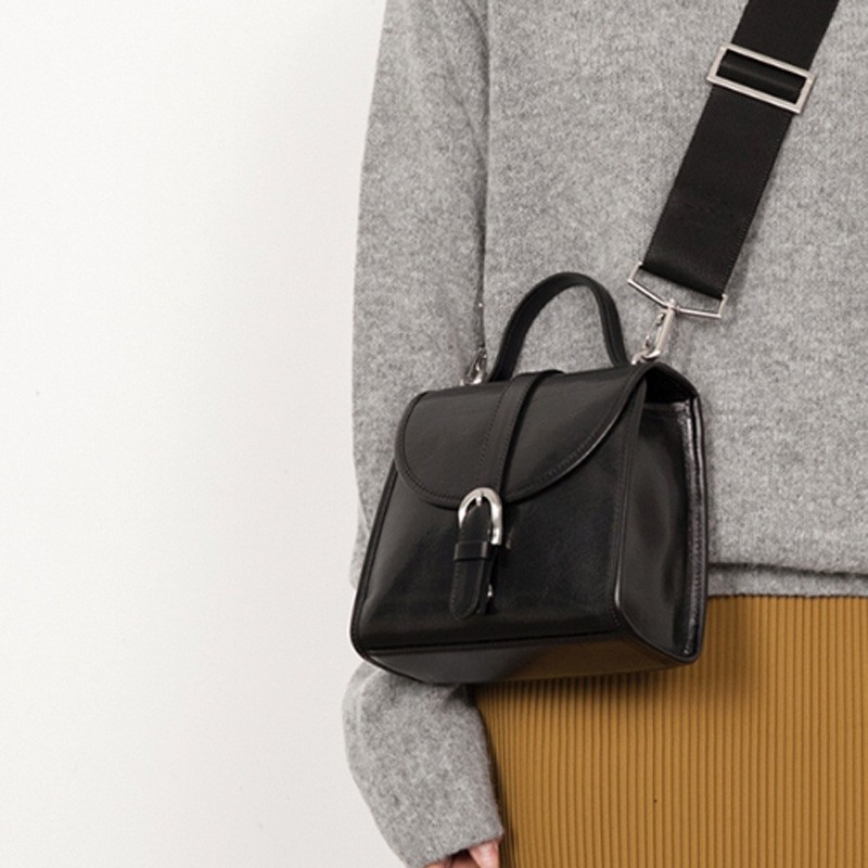 New Korean-style retro Postman Bag with Flip-over Slant-hanging shoulder Bag