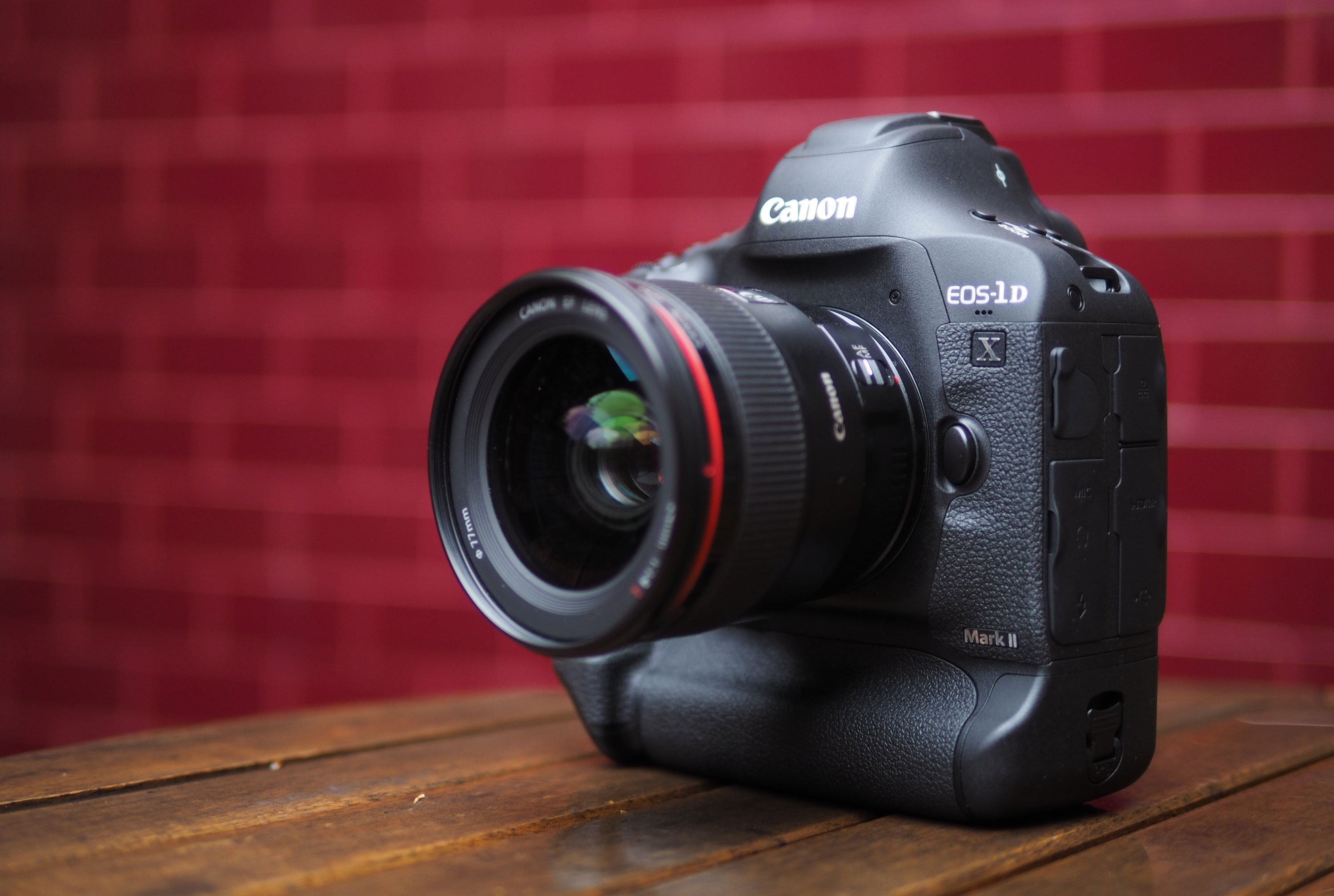 C.  ano   nEOS-1D X Mark III DSLR Camera (Body Only)